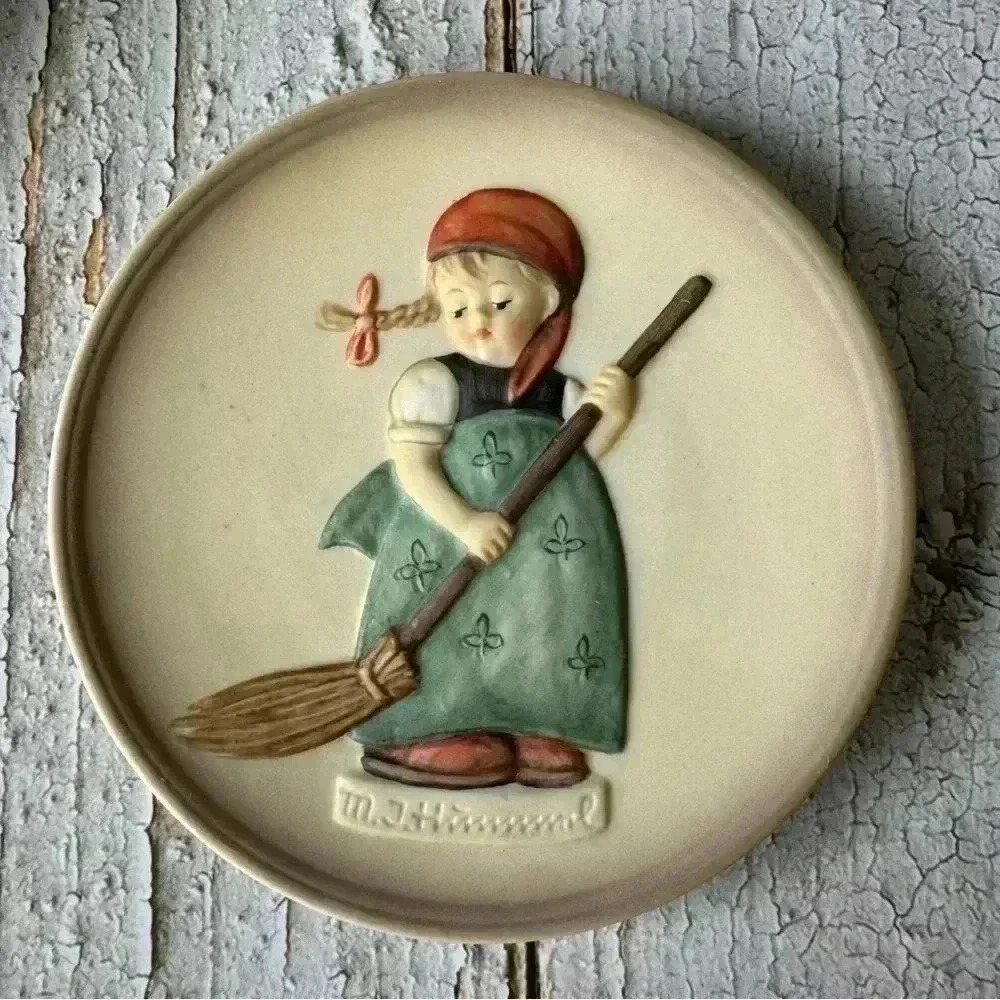 Vintage 1987 Goebel Hummel "Little Homemakers" West Germany 4" Decorator Plate